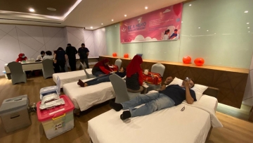 aksi donor darah hotel astara di hari valentine